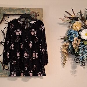 LOFT Black and Pink Lace Blouse. Excellent condition NWOT Size Medium